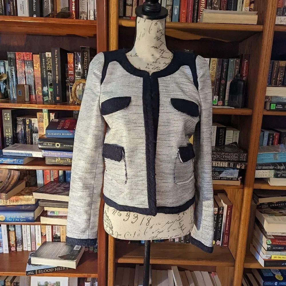 AVEC les filles silver crop jacket with blue wool accents hook and eye sz xs euc